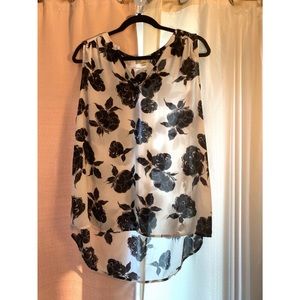 Size XL black and white floral blouse